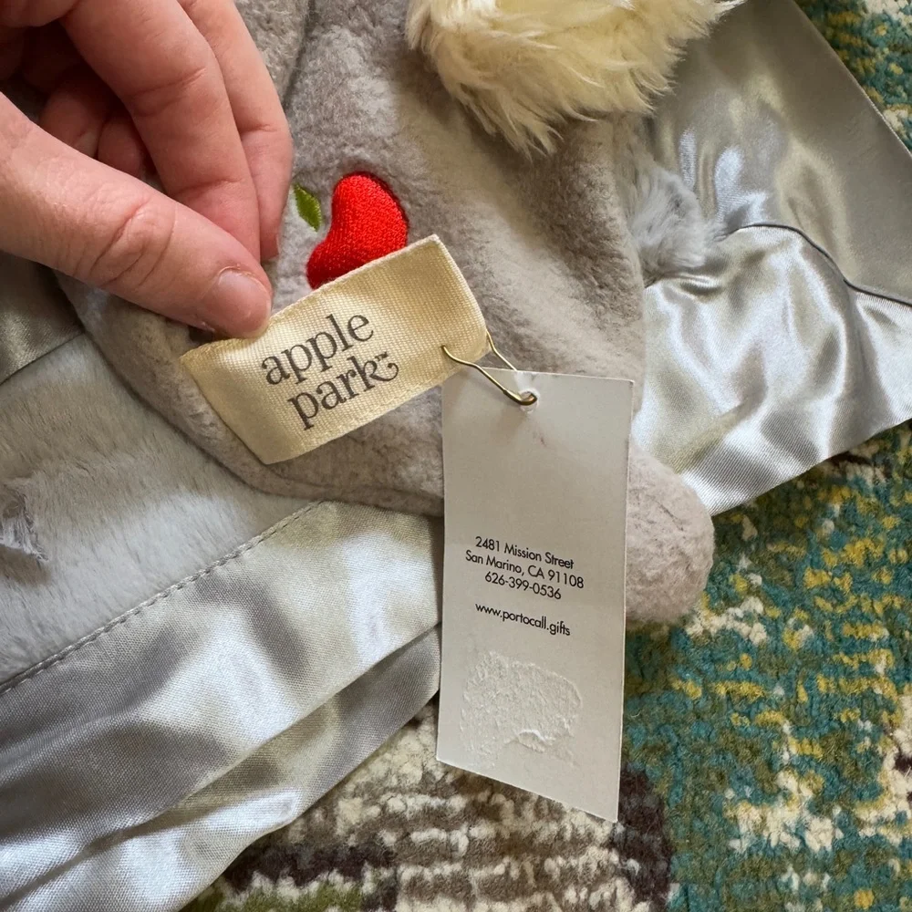 LUXURY BABY BUNDLE- baby blanket & lovey (BRAND NEW WITH TAGS) - retails $150 - Picture 6 of 14